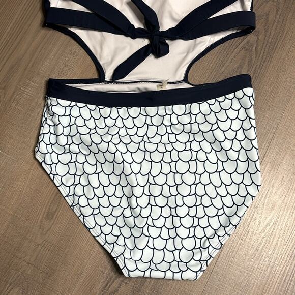 Cupshe Navy Blue Halter Bathing Suit Middle Cutout Padded Top Size Large - Picture 6 of 10